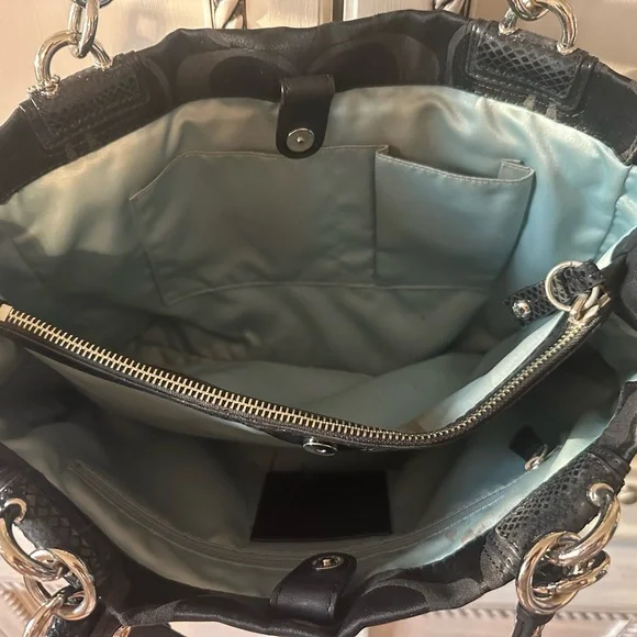 Black Designer Women's Bag - Picture 6 of 7